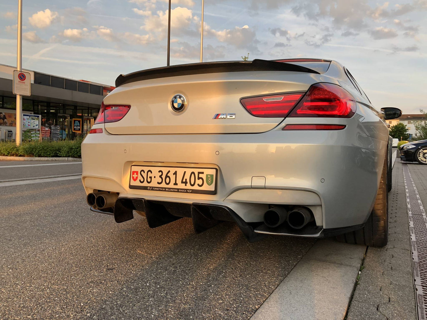Carbon - BMW M6 F06/F12/F13 V-Style Diffusor