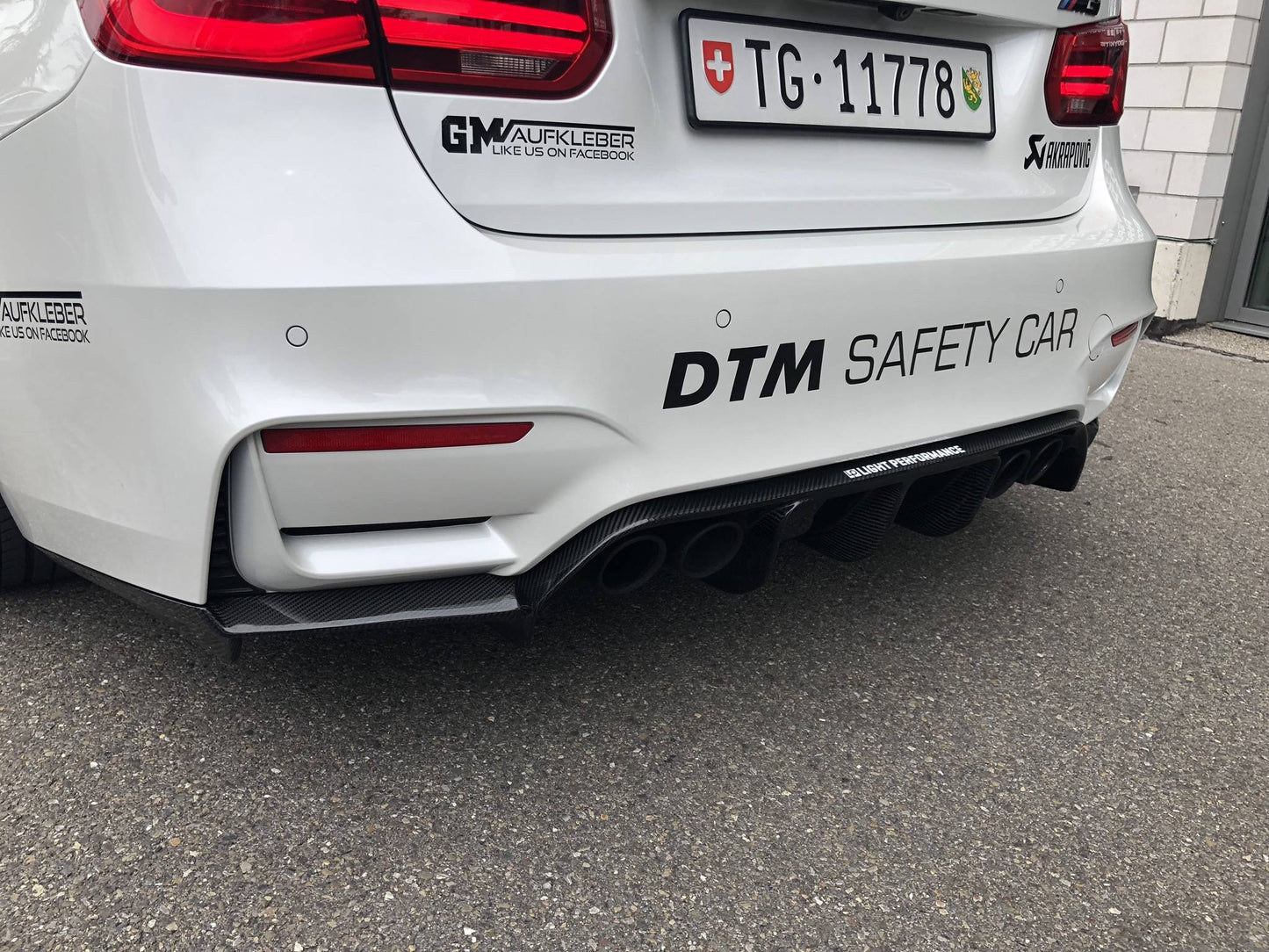 Carbon - BMW M3/4 F80/82/83 V-Style Diffusor
