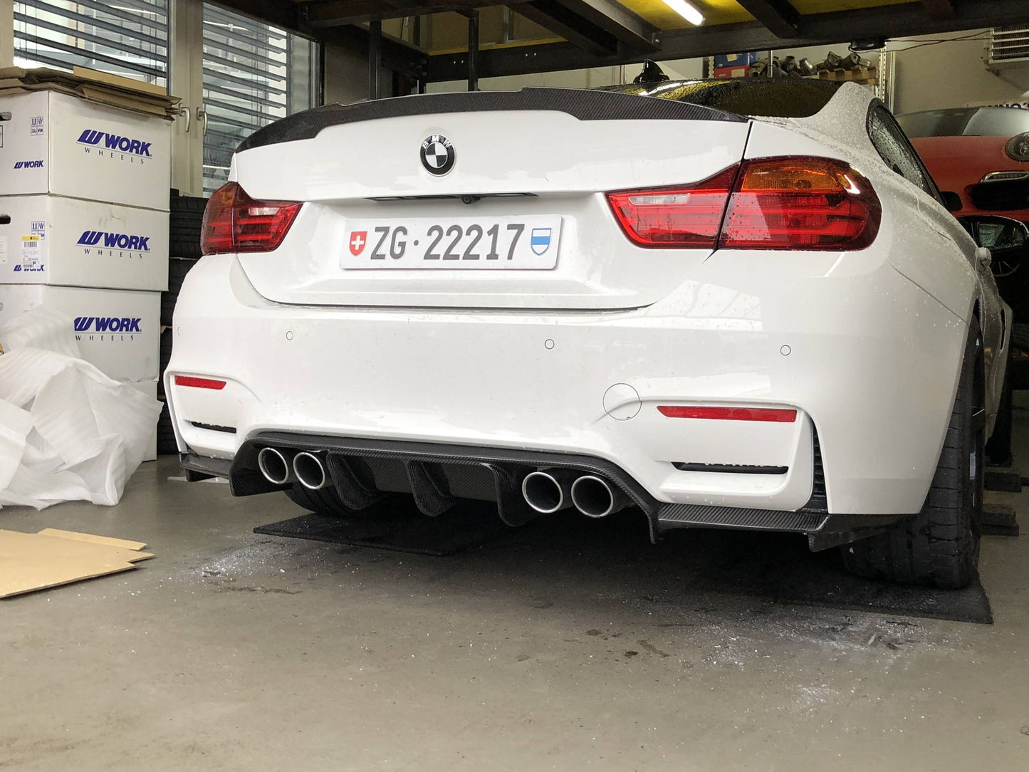 Carbon - BMW M3/4 F80/82/83 V-Style Diffusor