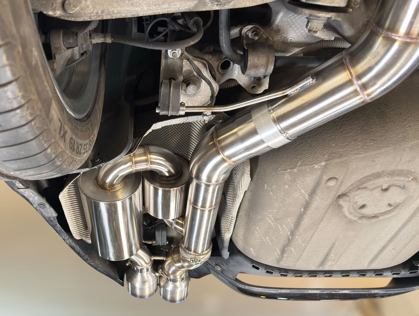 VORBESTELLUNG! Hurricane 3,5" Abgasanlage für BMW M6 E63