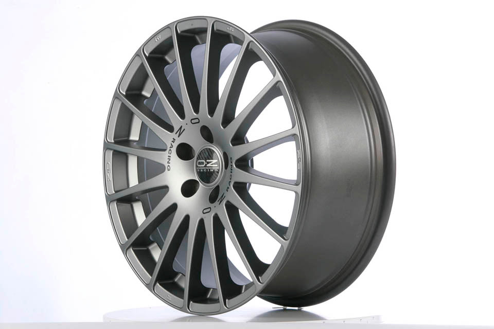 OZ | SUPERTURISMO GT | 7x18 | 4x100 | ET42 | GRIGIO CORSA BLACK LETTERING | W01686201P5
